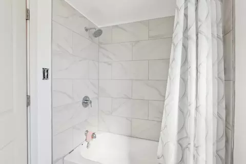 Bath - 9258 S Bishop St, Chicago, IL 60620 photo 3 of 5