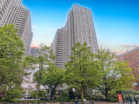 4250 N Marine Dr #430, Chicago, IL 60613