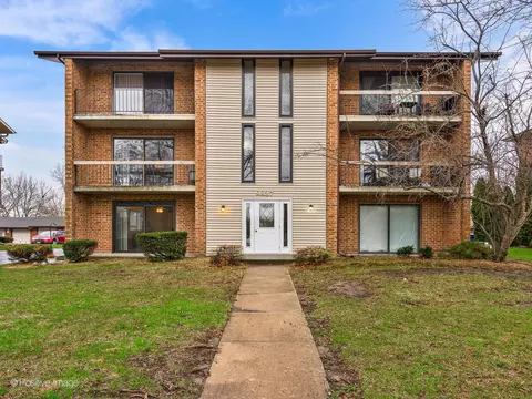 9837 Treetop Dr #1E, Orland Park, IL 60462