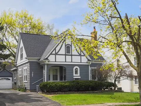 365 Algona Ave, Elgin, IL 60120