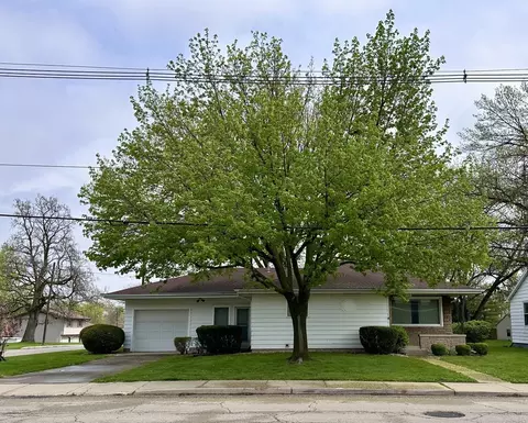 1627 Pulaski St, Peru, IL 61354 photo 2