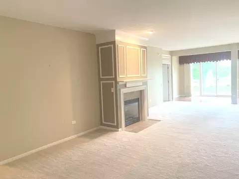 Living - 644 Tuscan Vw, Elgin, IL 60124 photo 1 of 5