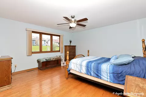 Bedroom - 911 Hampton Ct, Mchenry, IL 60050 photo 2 of 4