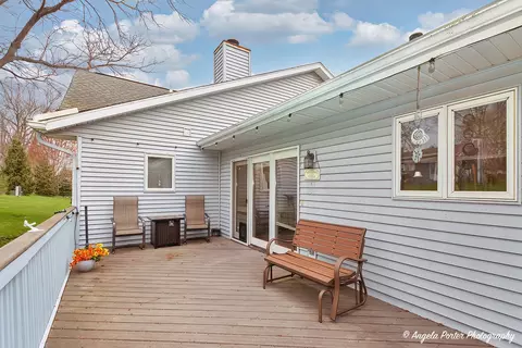Exterior - 911 Hampton Ct, Mchenry, IL 60050 photo 3 of 6