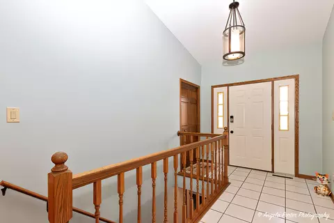 Entry Way - 911 Hampton Ct, Mchenry, IL 60050 photo 1 of 2