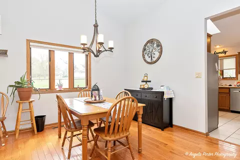Dining - 911 Hampton Ct, Mchenry, IL 60050 photo 1 of 2