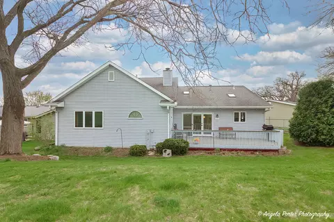 Exterior - 911 Hampton Ct, Mchenry, IL 60050 photo 6 of 6