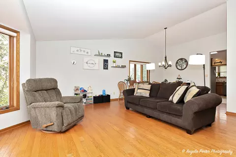 Living - 911 Hampton Ct, Mchenry, IL 60050 photo 6 of 6
