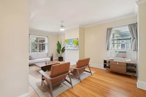 Living - 508 Lee St #3E, Evanston, IL 60202 photo 1 of 2