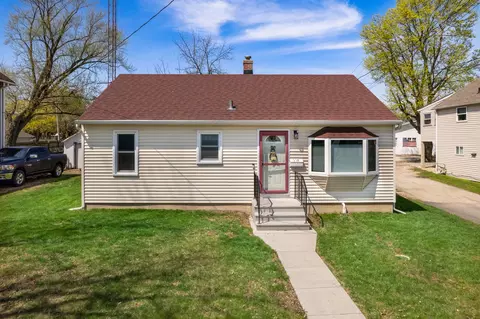 113 S Stott St, Genoa, IL 60135