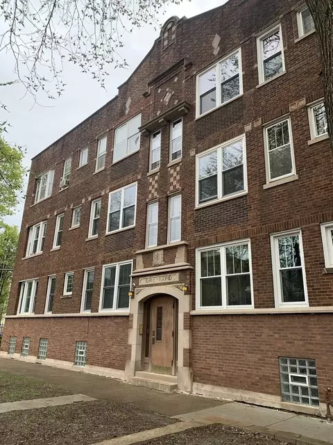 1469 W Berteau Ave #203, Chicago, IL 60613