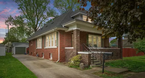 208 E Sale St, Tuscola, IL 61953