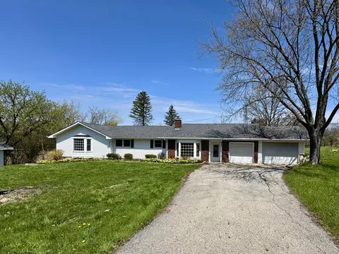 2301 Greenbriar Ln, Lindenhurst, IL 60046