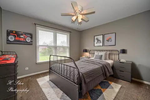 Bedroom - 3670 Persimmon Dr, Algonquin, IL 60102 photo 2 of 3