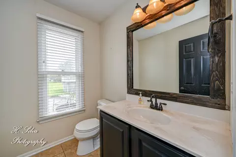 Bath - 3670 Persimmon Dr, Algonquin, IL 60102 photo 2 of 2