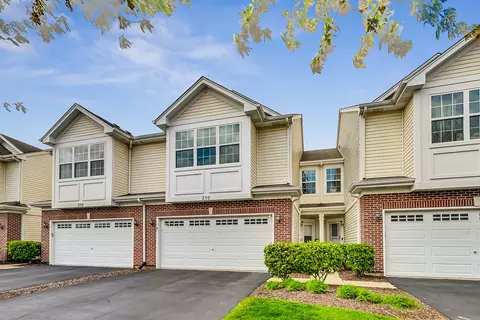 250 S Oak Creek Ln, Romeoville, IL 60446