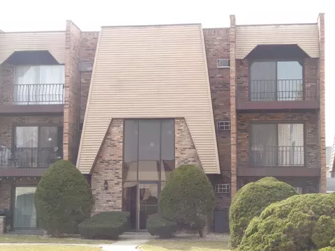 7318 Blackstone Ave #17, Justice, IL 60458