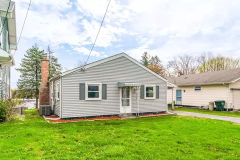 151 Lakewood Dr, Antioch, IL 60002