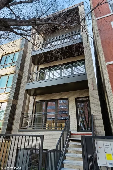 1446 W Chestnut St #3, Chicago, IL 60642