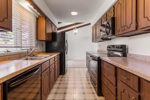 1204 Harrington Dr, Champaign, IL 61821 photo 9