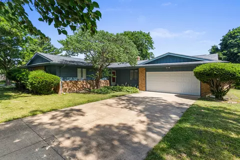 1204 Harrington Dr, Champaign, IL 61821