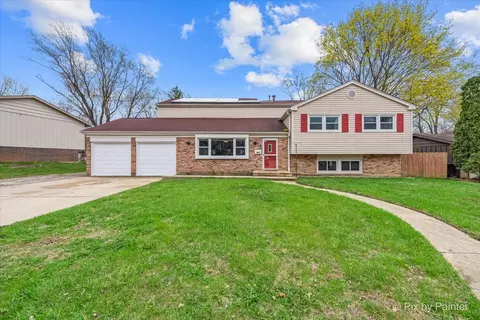 939 Sheffield Dr, Crystal Lake, IL 60014