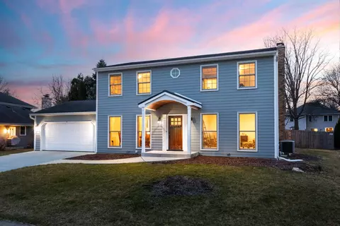 925 Appomattox Cir, Naperville, IL 60540