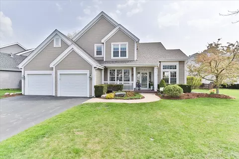 755 Foxmoor Ln, Lake Zurich, IL 60047