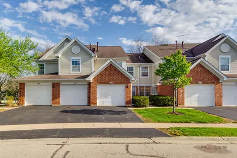 1355 Hampshire Ct, Roselle, IL 60172