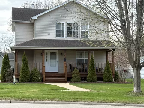 418 E Main St E, Genoa, IL 60135