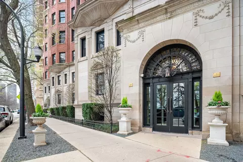 2608 N Lakeview Ave #4C, Chicago, IL 60614
