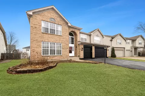 4711 Windridge Ct, Carpentersville, IL 60110