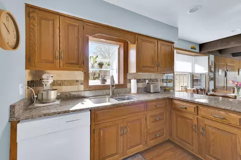 Kitchen - 11005 191st St, Mokena, IL 60448 photo 2 of 2