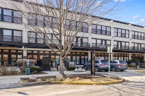 1033 W 14th Pl #130, Chicago, IL 60608