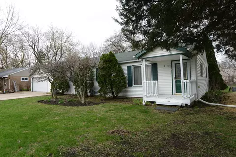 5 Butterfield Rd, Lake Zurich, IL 60047