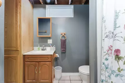 Bath - 910 S Cottage Ave, Normal, IL 61761 photo 2 of 2