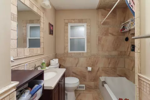 Bath - 910 S Cottage Ave, Normal, IL 61761 photo 1 of 2