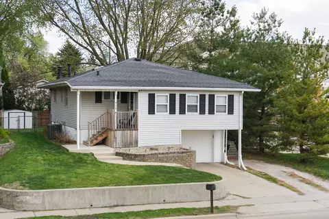 Exterior - 910 S Cottage Ave, Normal, IL 61761 photo 2 of 11