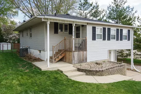 Exterior - 910 S Cottage Ave, Normal, IL 61761 photo 3 of 11