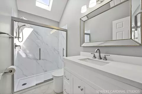Bath - 700 Cooper Ct E, Aurora, IL 60504 photo 2 of 2
