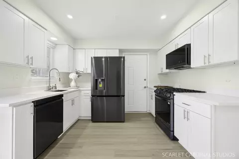 Kitchen - 700 Cooper Ct E, Aurora, IL 60504 photo 1 of 3