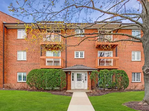 519 W Central Rd #1B, Mount Prospect, IL 60056