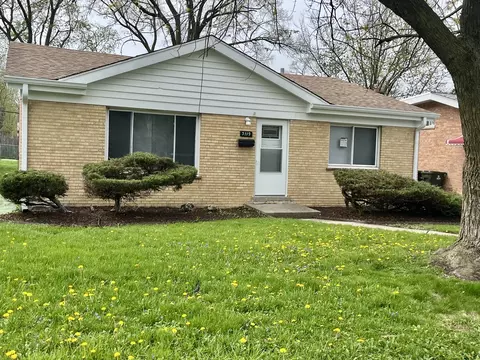 Exterior - 3119 W 172nd St, Hazel Crest, IL 60429 photo 2 of 5