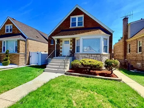 8033 S Troy St, Chicago, IL 60652