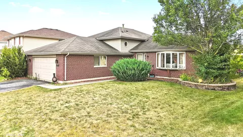 5261 Deana Ln, Richton Park, IL 60471