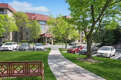 1250 Rudolph Rd #5B, Northbrook, IL 60062