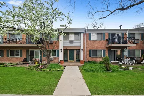 711 E Falcon Dr #E102, Arlington Heights, IL 60005