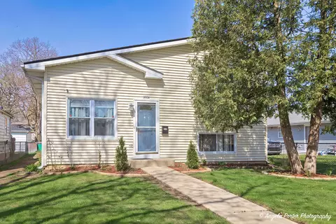 2904 Gideon Ave, Zion, IL 60099