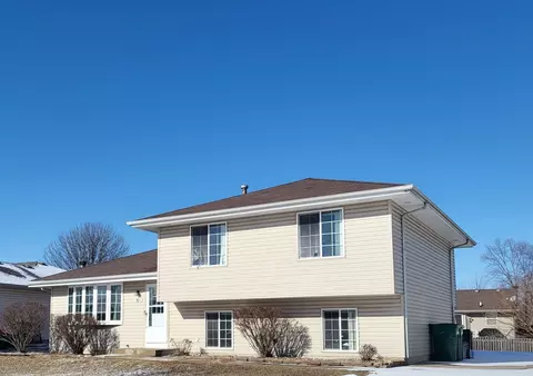 7011 Monmouth Dr, Joliet, IL 60431
