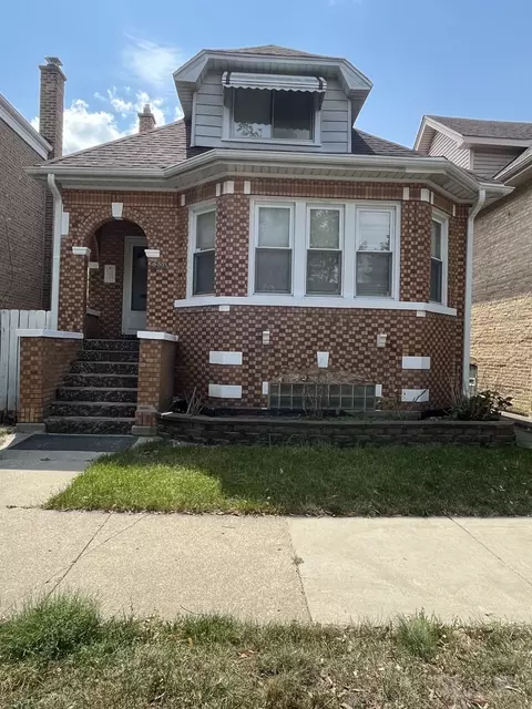 5208 N Larned Ave, Chicago, IL 60630